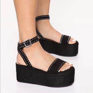 Chunky “Flatform” Sandals Size 9.5